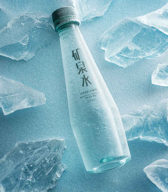 Бутылка имеет оригинальную форму и отличается зеленым цветом Бутылка имеет оригинальную форму и отличается зеленым цветом