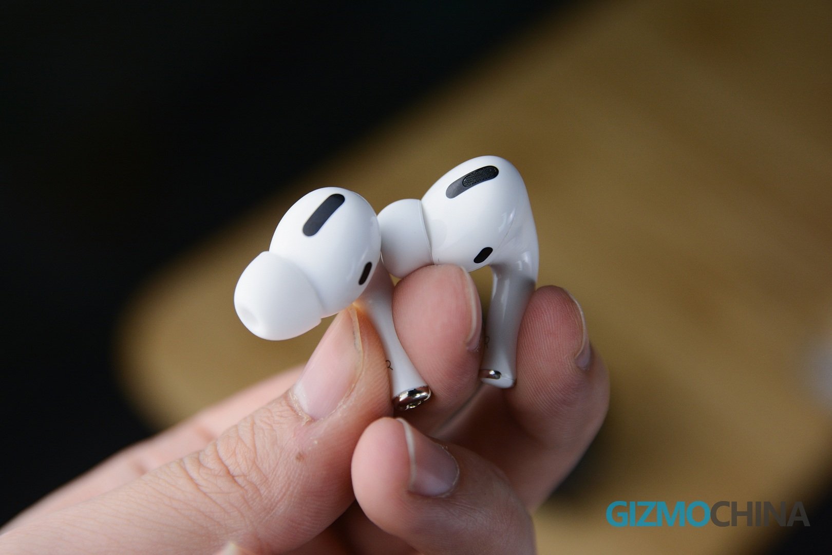 farvning Prædiken Personligt Fake AirPods Pro Hands-On Review: $59 KnockOff Earbuds gets very close to  the real deal - Gizmochina