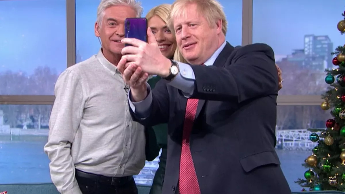 https://www.gizmochina.com/wp-content/uploads/2019/12/Boris-Johnson-Huawei-Phone.jpg