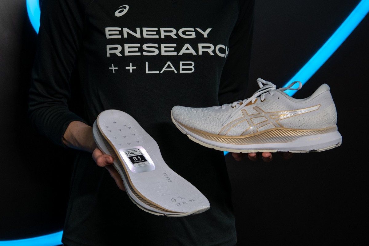 asics smart running shoes