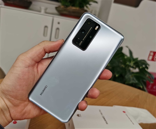 تم رصد Huawei P40 Pro مع لوحة زجاجية خلفية مكسورة بعد أيام فقط من الإطلاق 1