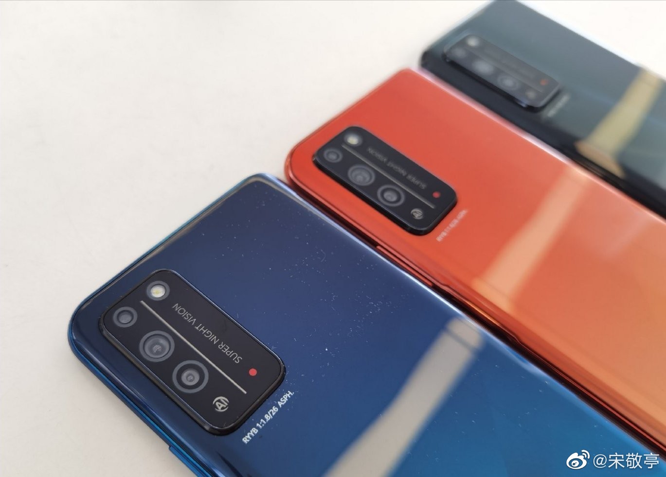 تظهر الصور الحية لـ Honor X10 الهاتف بثلاثة ألوان
