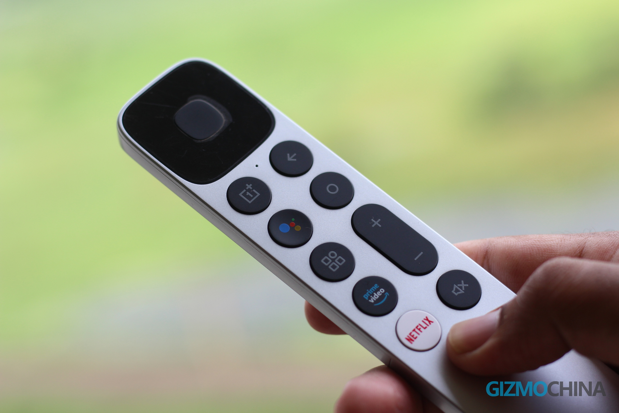   Control remoto OnePlus TV U1 en primer plano 1 