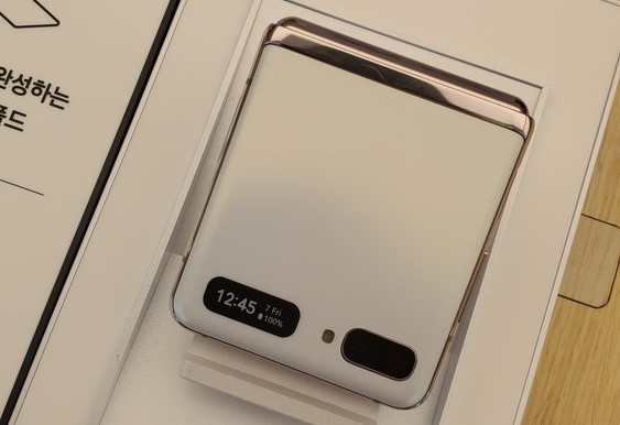 Samsung Galaxy Z Flip 5G Mystic White Leak Featured