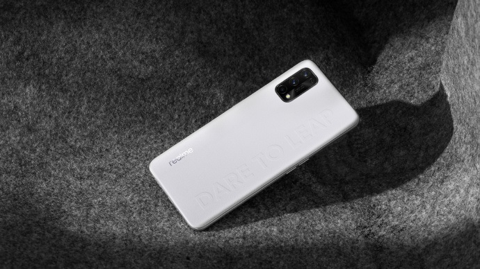 Realme Q2 Pro Leather Finish