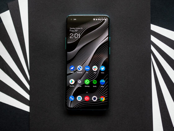 OnePlus 8T 5G arrives with Android 11, 120Hz screen, Warp Charge 65 & more! 8