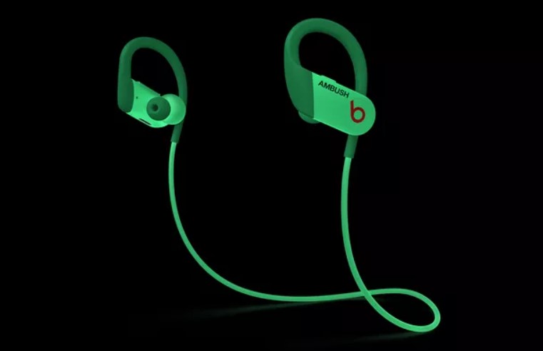 Karanlıkta parlayan Powerbeats