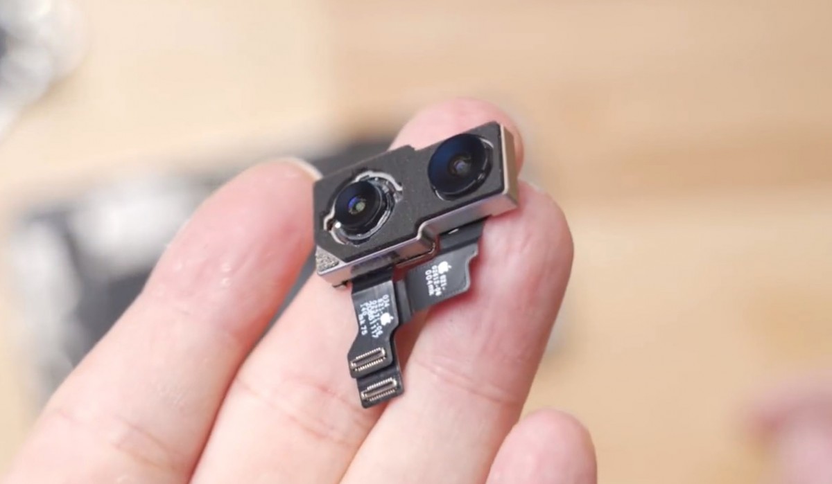 يوضح مقطع فيديو Apple iPhone 12 Mini الأجزاء الداخلية