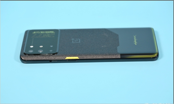 OnePlus 8T Cyberpunk 2077 Limited Edition Hands-on pictures 15