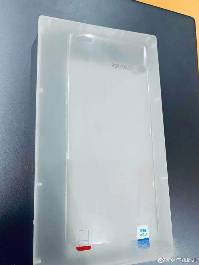 Honor V40 tempered glass protector image