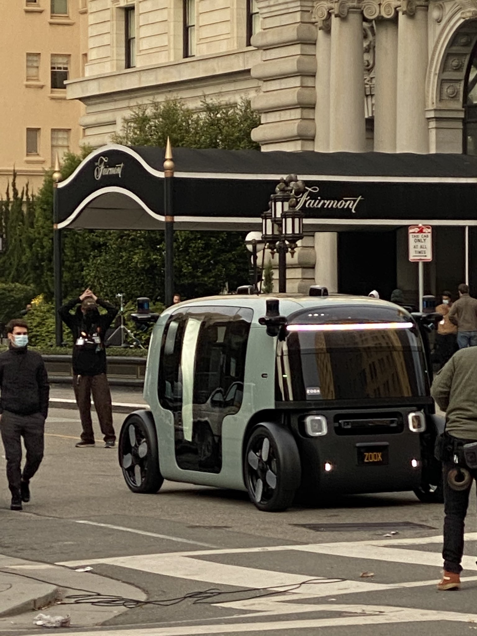 Amazon's Zoox fully autonomous, allelectric Robotaxi unveiled Gizmochina