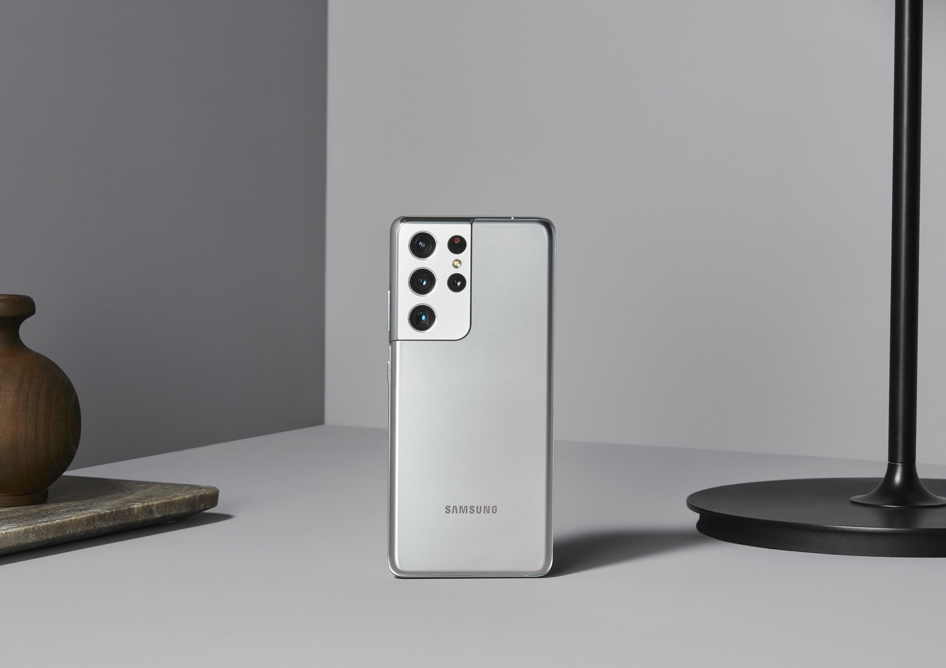 Samsung Galaxy S21 Ultra Phantom Silver Featured
