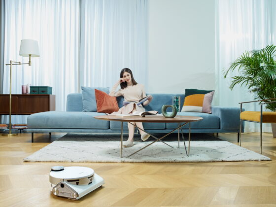 Samsung showcases two futuristic home robots, also announces JetBot 90 AI+ vacuum cleaner & SmartThings Cooking 4 Samsung JetBot 90 AI+ CES 2021 02