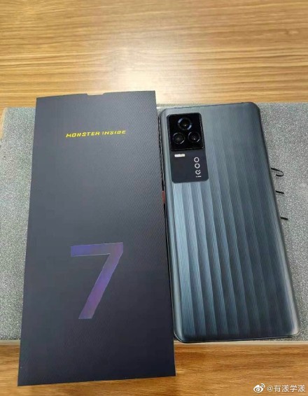 Live photo of iQOO 7 shows a ridge-like design on the back 3 iQOO 7 live photo