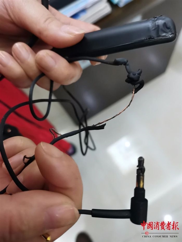 Sony WH-1000XM2 explodes