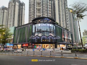 Realme GT Main Daylight (1)