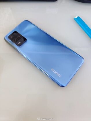 Realme V13 5G live shot