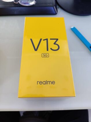 Realme V13 5G live shot