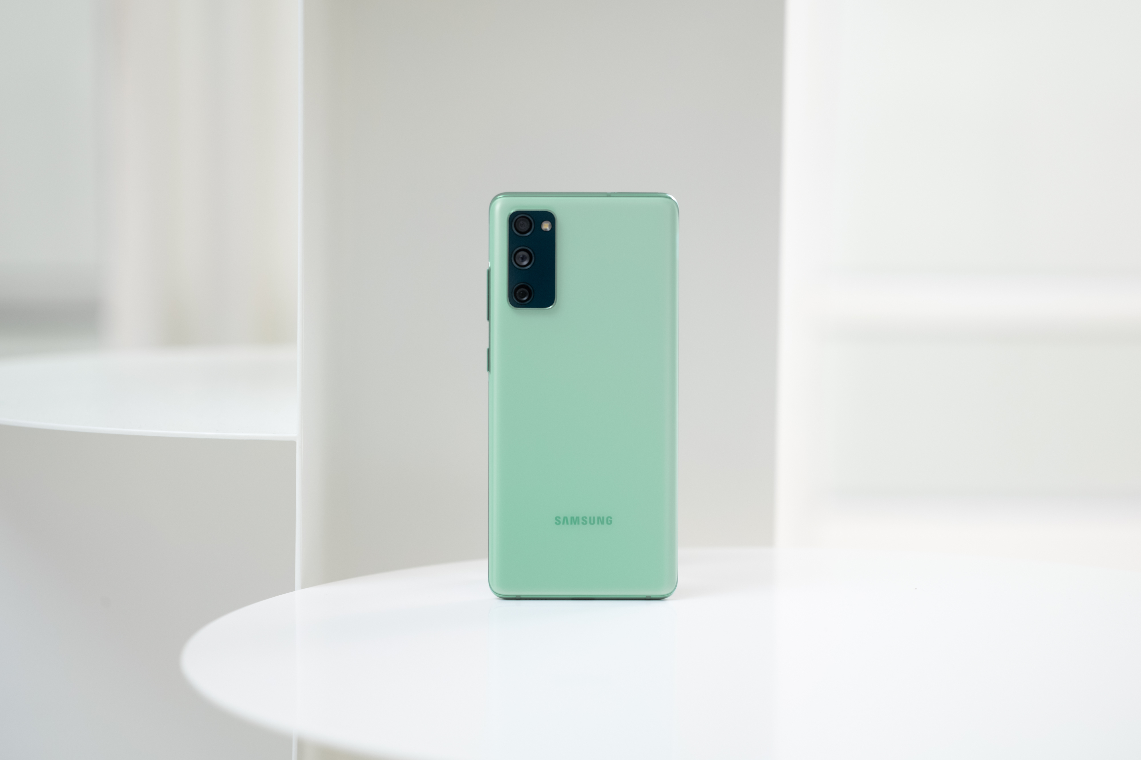 samsung galaxy s20 fe selfie camera