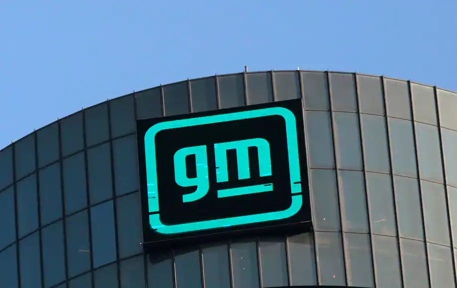 General Motors and Ford temporarily suspends production due to chip