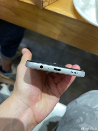 Samsung Galaxy F52 5G live shots
