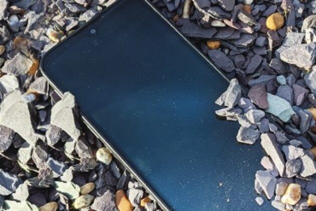 Motorola Defy 2021 official renders