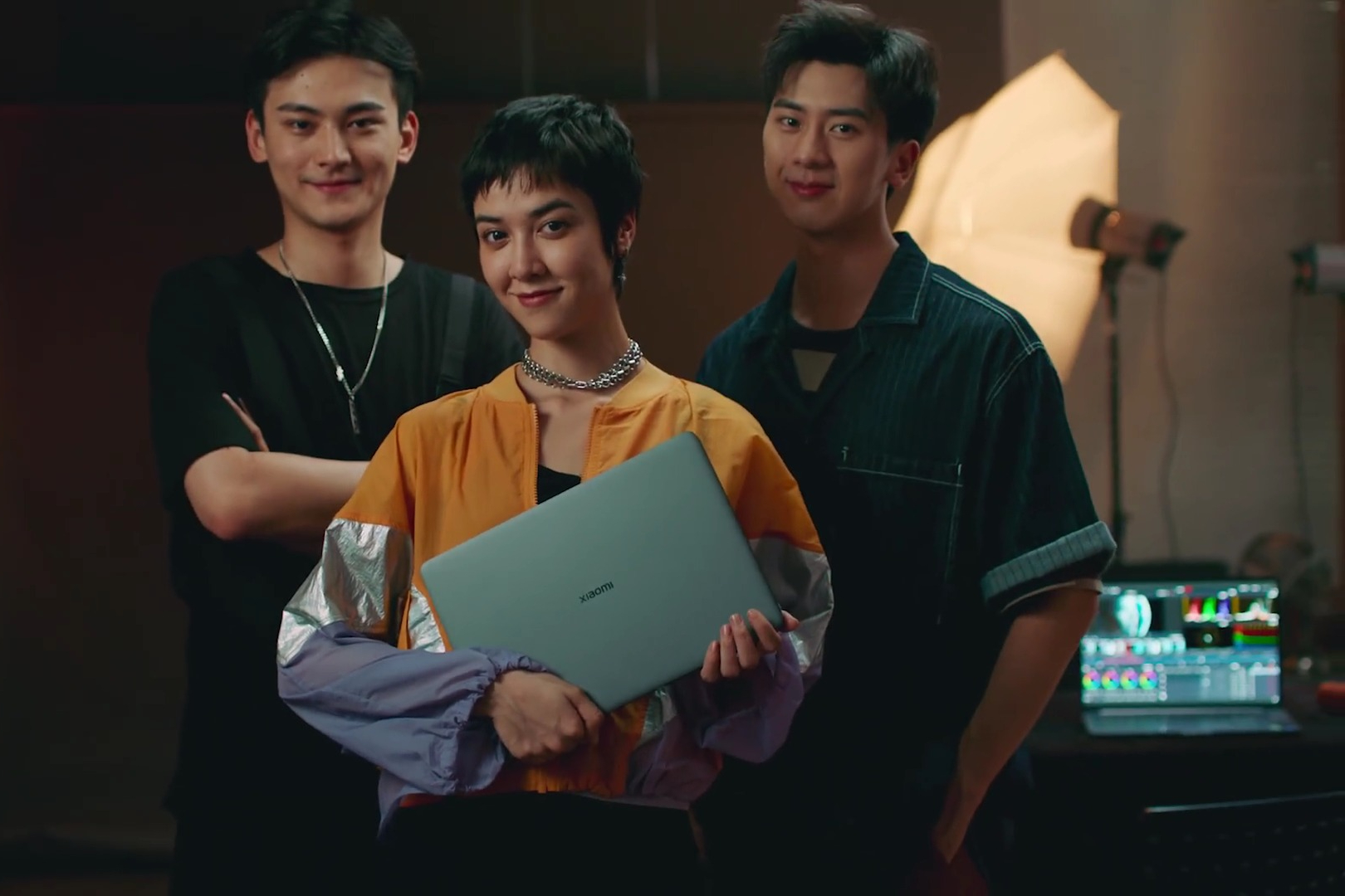 Xiaomi Mi Notebook Pro X Teaser Lifestyle