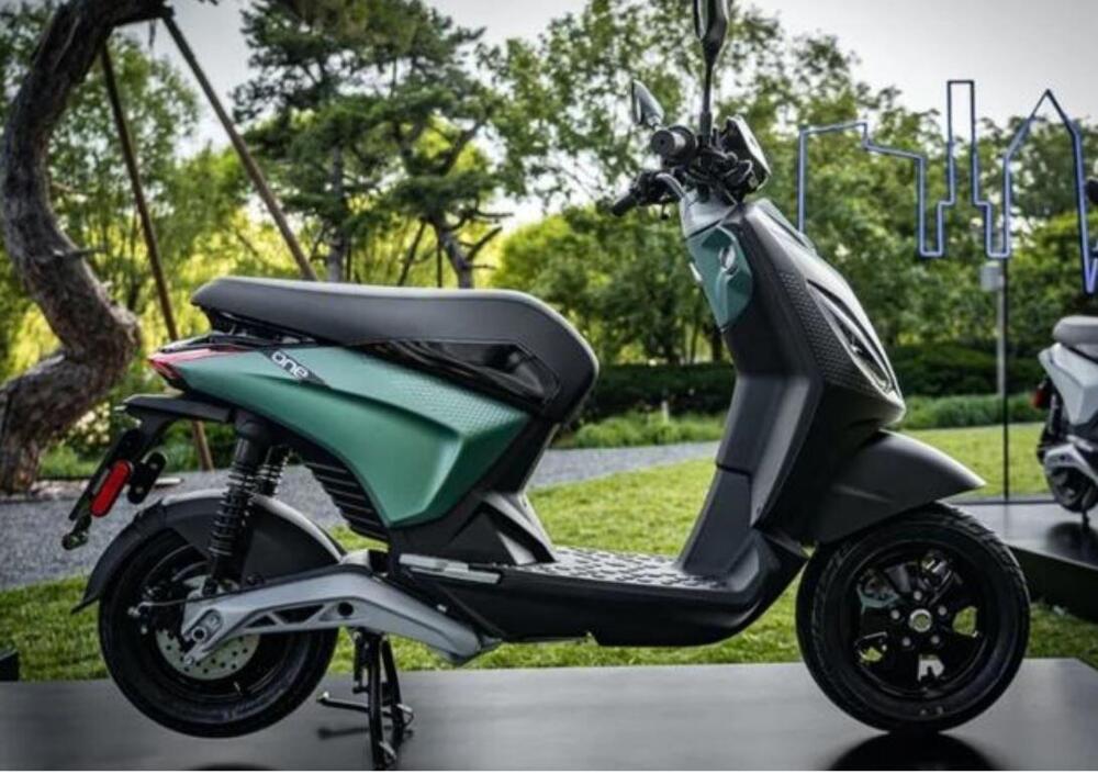 genopretning jorden Broom Piaggio One e-scooter series can hit a top speed of 60km/h & 100km range -  Gizmochina