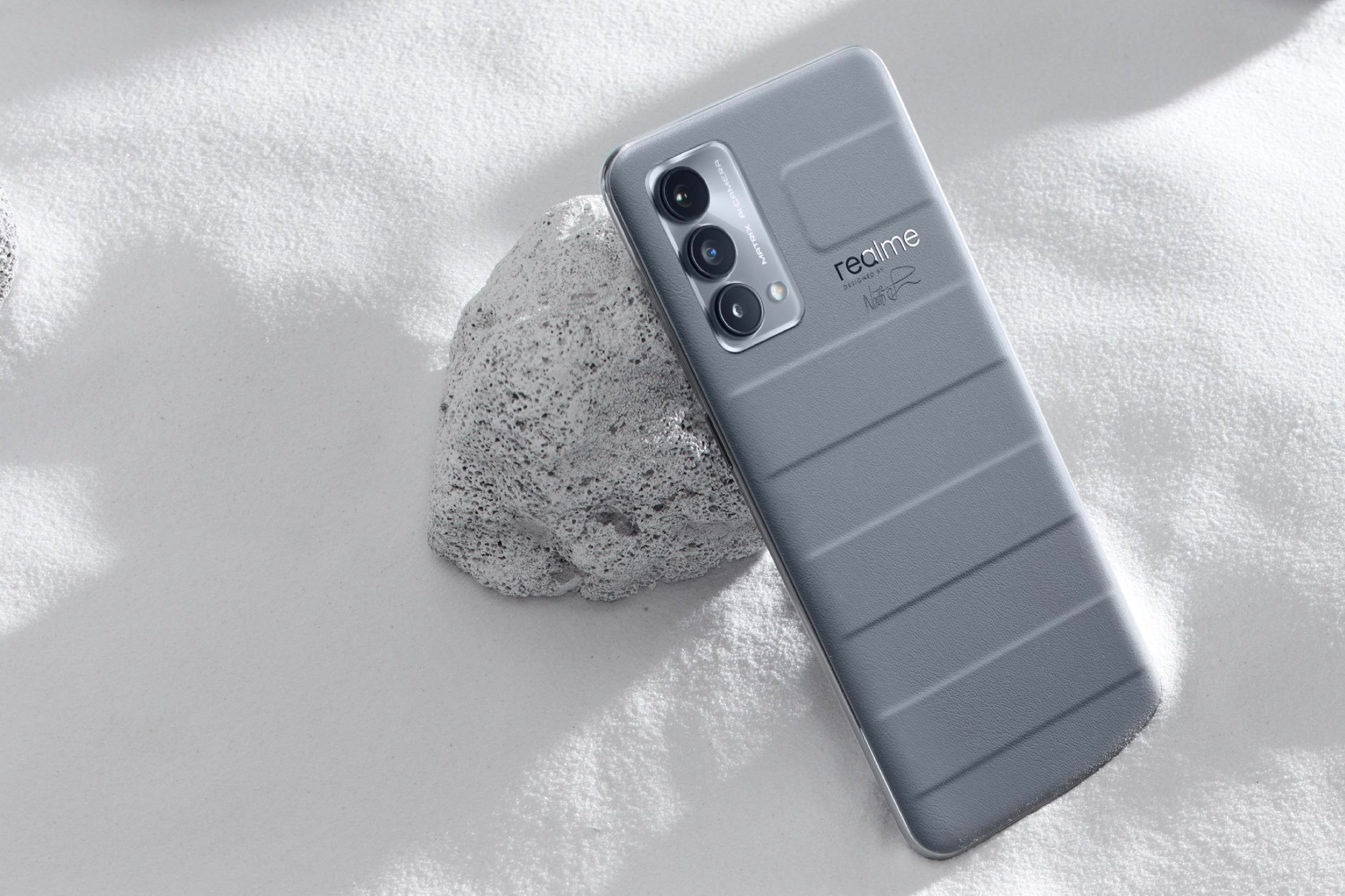 realme GT Master Edition Suitcase Gray Featured A