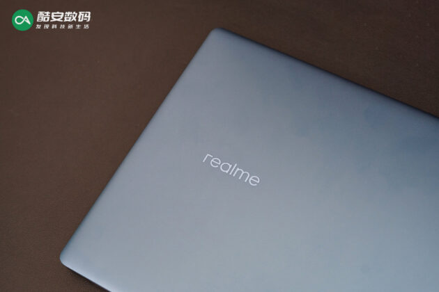 Realme Book live image