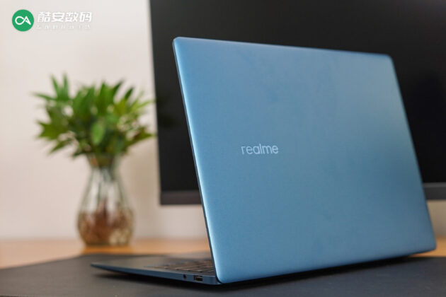 Realme Book live image