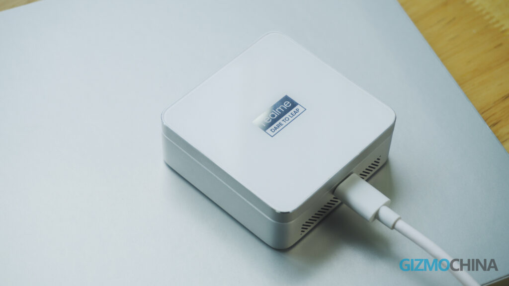 Realme Magdart charger hands on 02