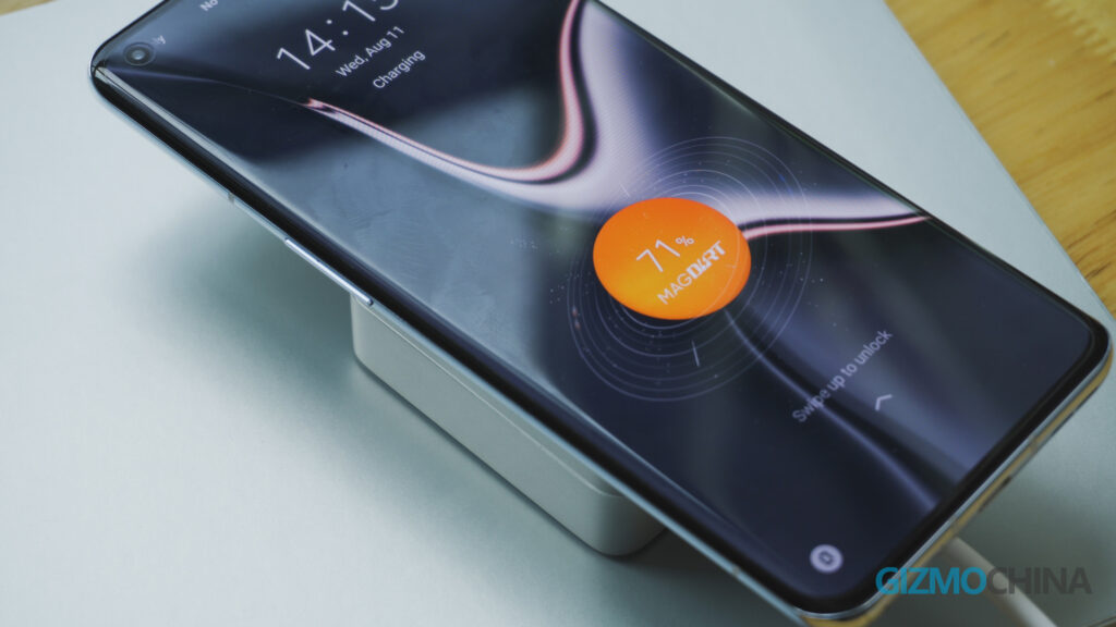 Realme Magdart charger hands on 03