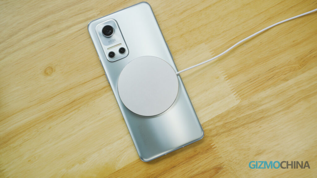 Realme Magdart charger hands on 21