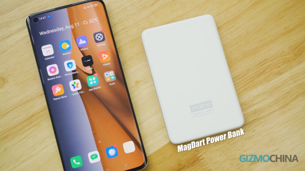 Realme Magdart charger hands on power bank