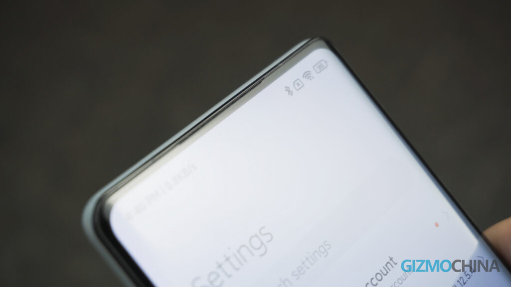 Xiaomi MIX 4 Cámara debajo de la pantalla Manos en 15