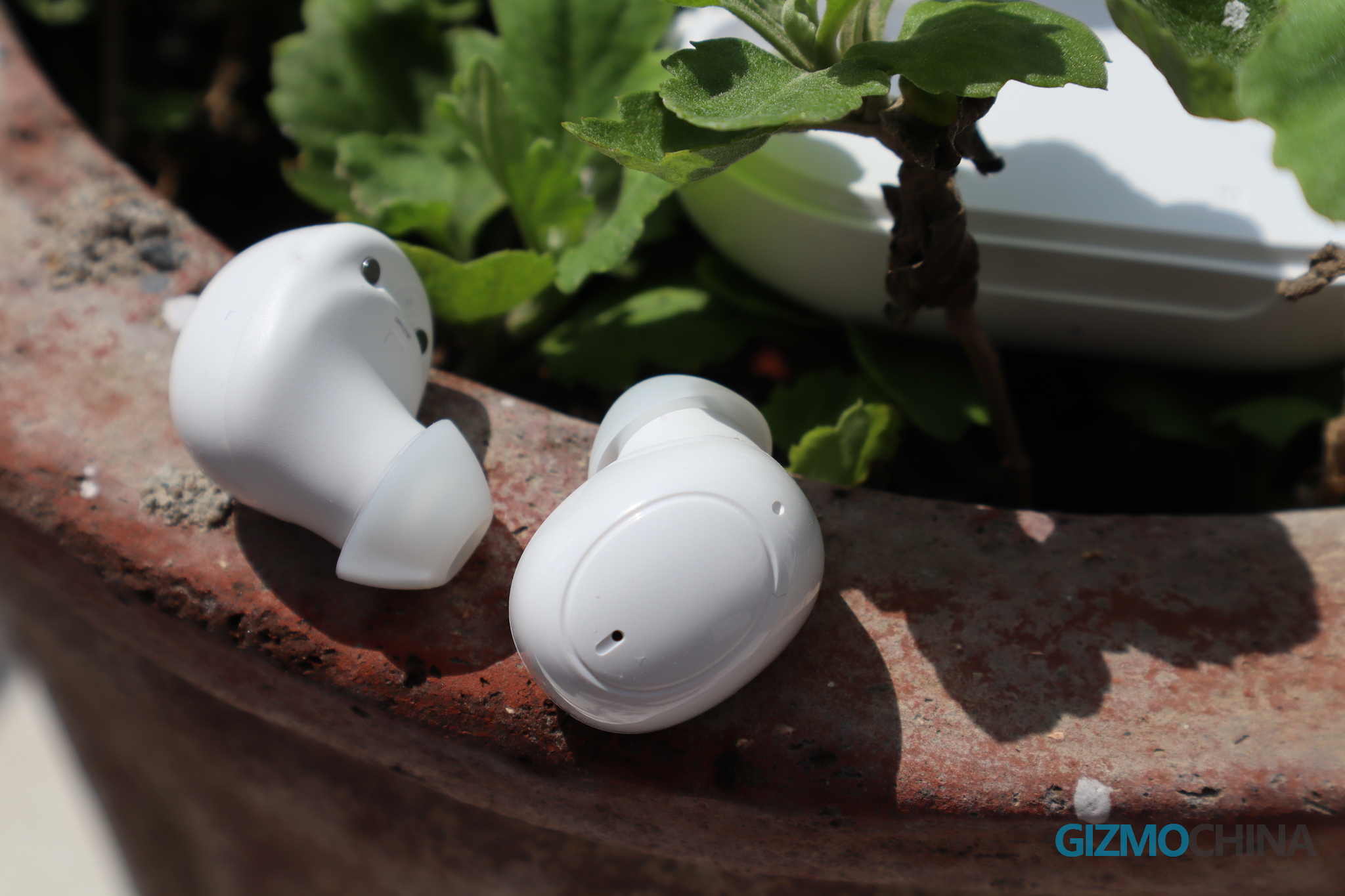 OPPO Enco Buds Review Design