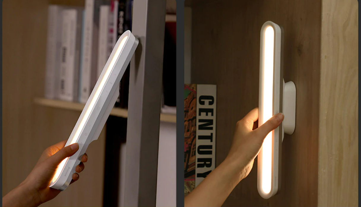 Baseus Dimmable Auto- adsorption Desk Light