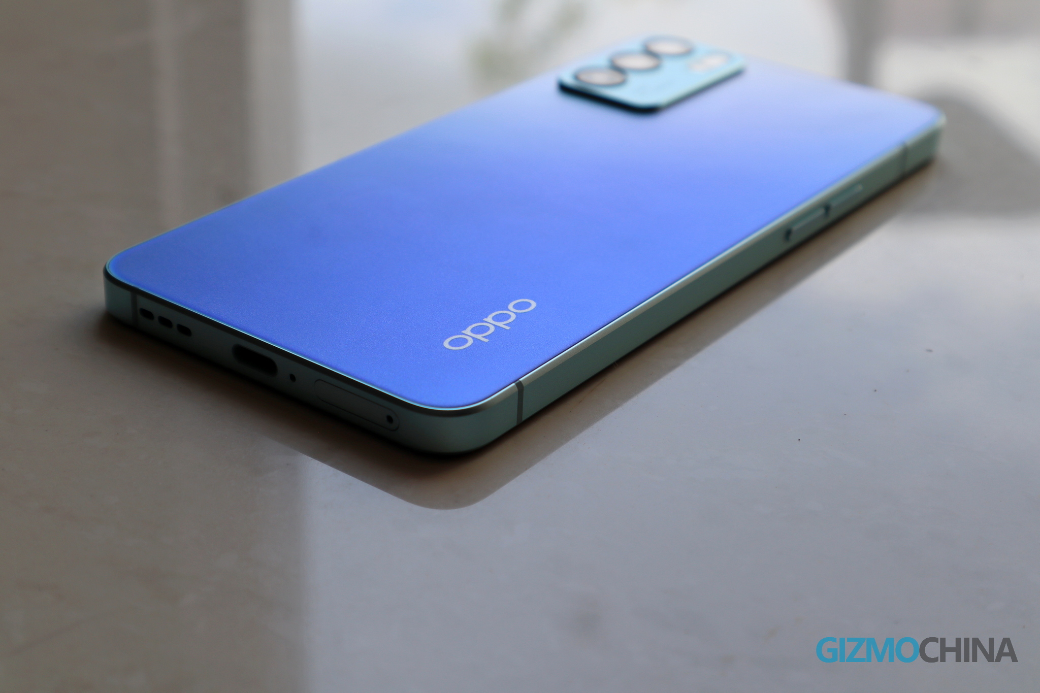 OPPO Reno 6 5G Review Reno Glow Design Color Shift 01