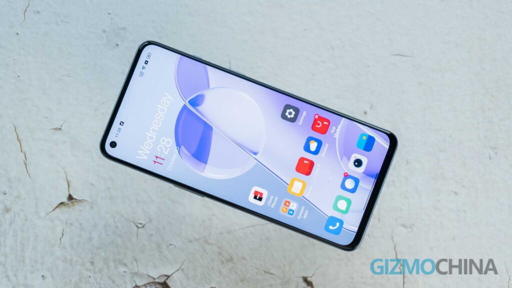 OnePlus 9RT Display Hands on 05