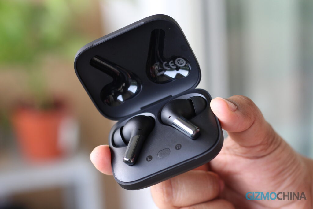 OnePlus Buds Pro Review Button