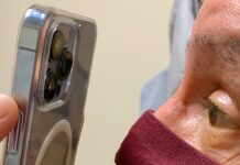 Doctor uses Apple iPhone 13 Pro Max Macro camera mode to check eyes iPhone 13 Pro Max Macro Camera Eye Check