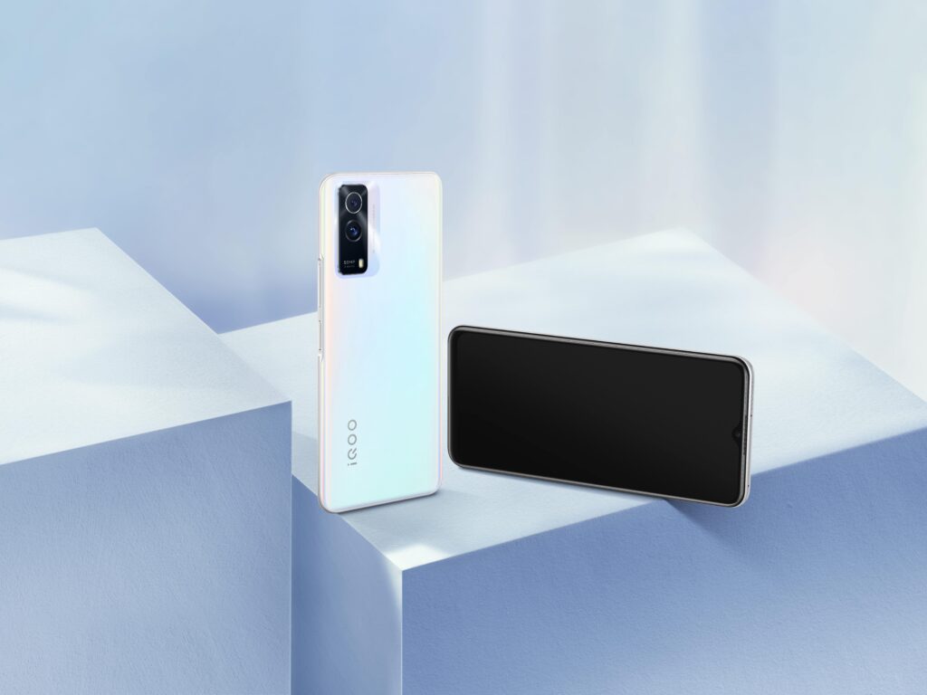 iQOO Z5x Fog Sea White Featured A