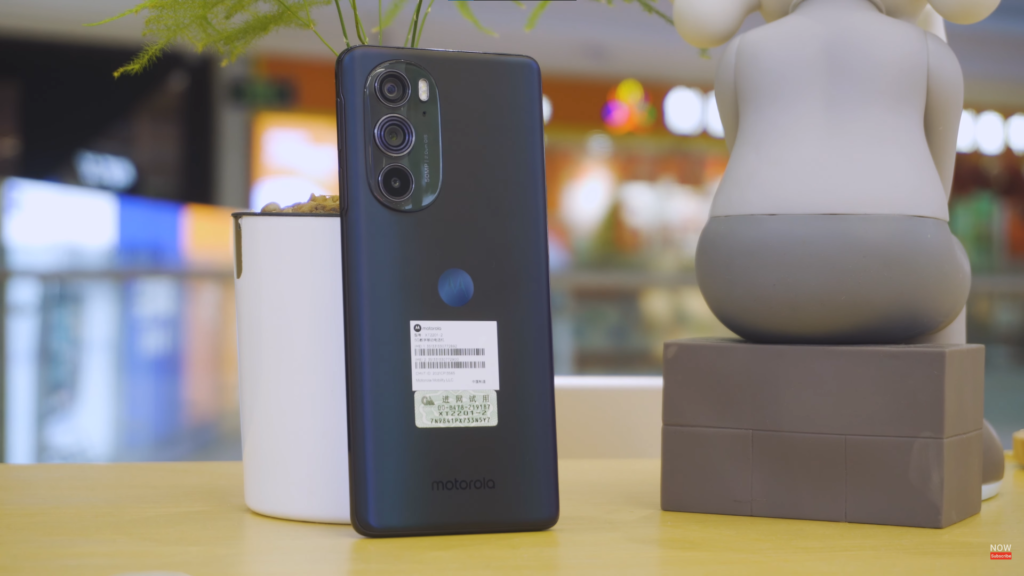 Moto Edge X30