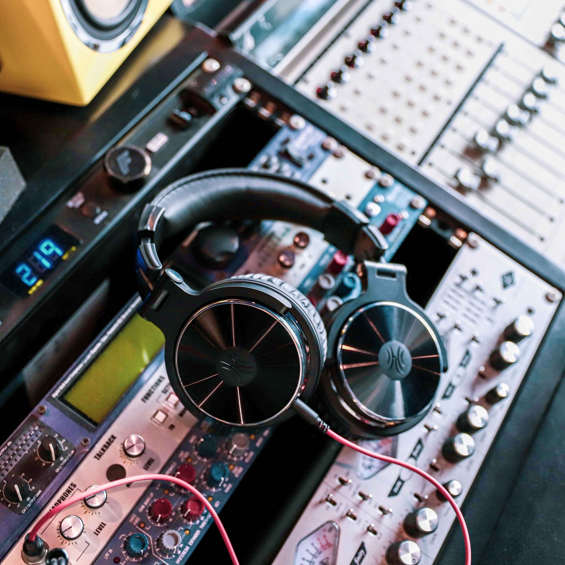OneOdio Pro 10 DJ Headphones offer High Audio quality on a Budget ...