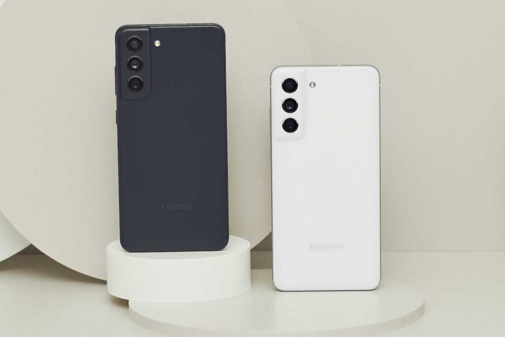 Samsung Galaxy S21 FE Graphite White