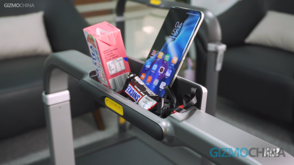 WalkingPad R2 review Smartphone dock