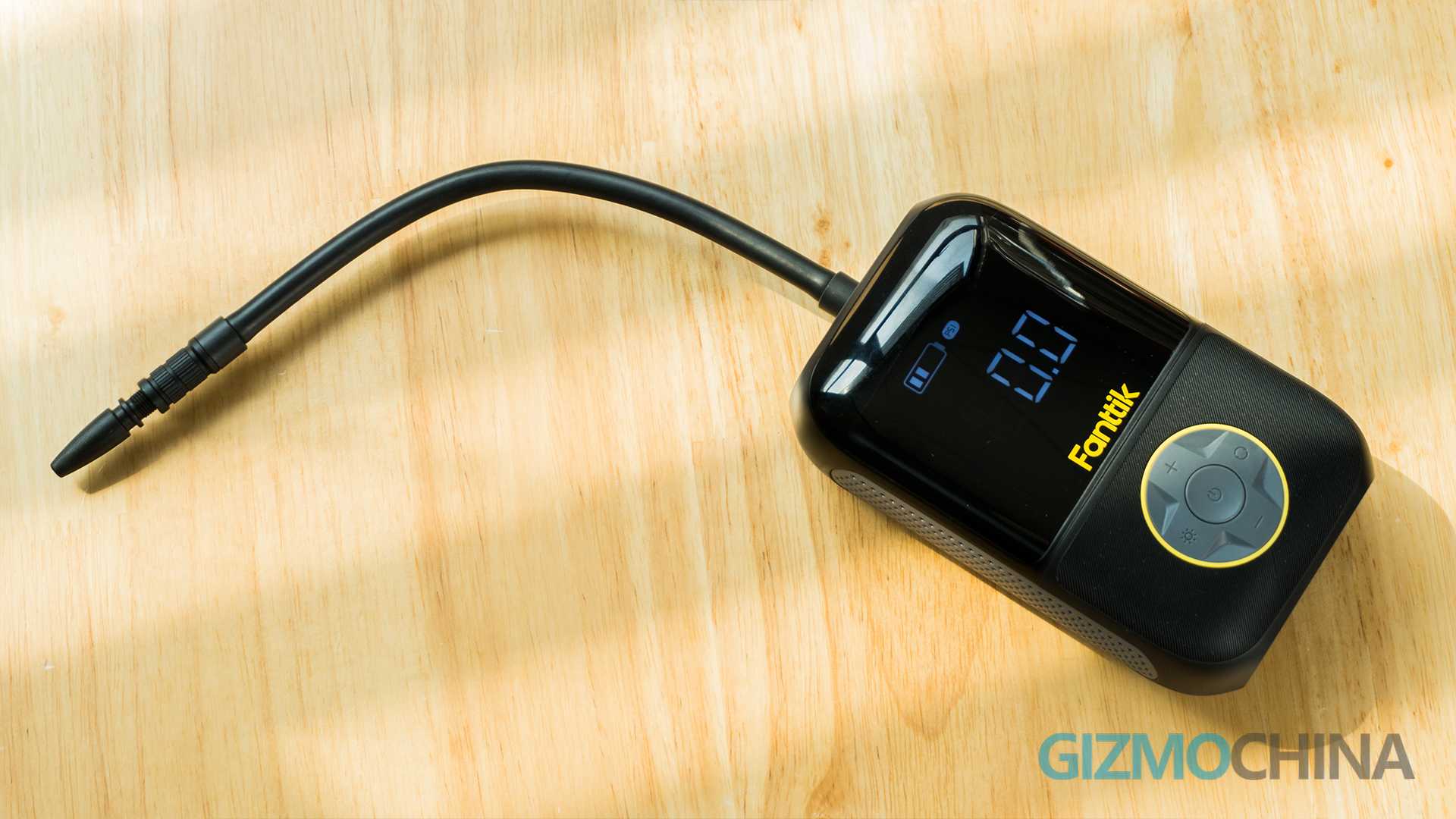 Fanttik X8 Air Tyre Inflator Review Compact and Useful Gizmochina