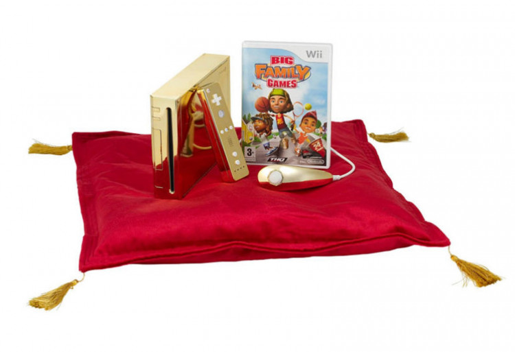 Goldplated Nintendo Wii originally made for the Queen of England now