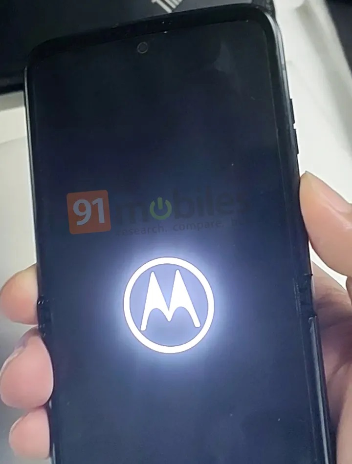 Motorola Razr (Maven) live shot by 91mobiles